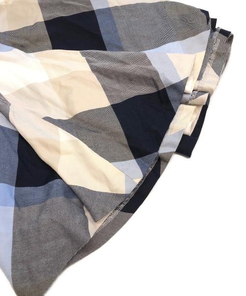BLUE LABEL CRESTBRIDGE（ブルーレーベルクレストブリッジ）BLUE LABEL CRESTBRIDGE (ブルーレーベルクレストブリッジ) ミディスカート ブルー×ブラック サイズ:SIZE 36の古着・服飾アイテム