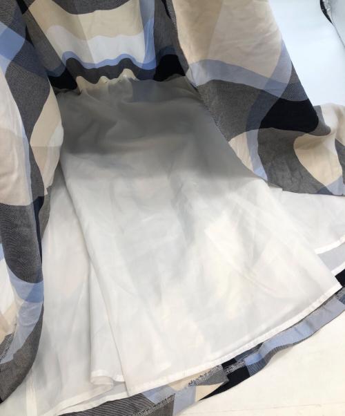 BLUE LABEL CRESTBRIDGE（ブルーレーベルクレストブリッジ）BLUE LABEL CRESTBRIDGE (ブルーレーベルクレストブリッジ) ミディスカート ブルー×ブラック サイズ:SIZE 36の古着・服飾アイテム