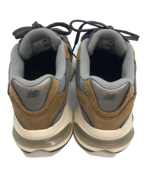 NEW BALANCE（ニューバランス）NEW BALANCE (ニューバランス) スニーカー グレー×ブラウン サイズ:24.5の古着・服飾アイテム
