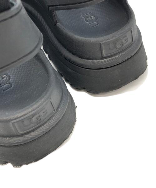 UGG（アグ）UGG (アグ) 厚底サンダル ブラック サイズ:23の古着・服飾アイテム