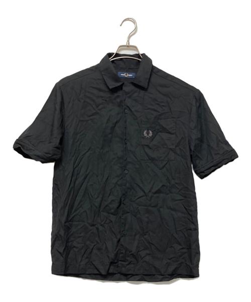 FRED PERRY（フレッドペリー）FRED PERRY (フレッドペリー) 半袖シャツ ブラック サイズ:Ｓの古着・服飾アイテム