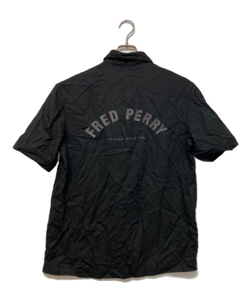 FRED PERRY（フレッドペリー）FRED PERRY (フレッドペリー) 半袖シャツ ブラック サイズ:Ｓの古着・服飾アイテム