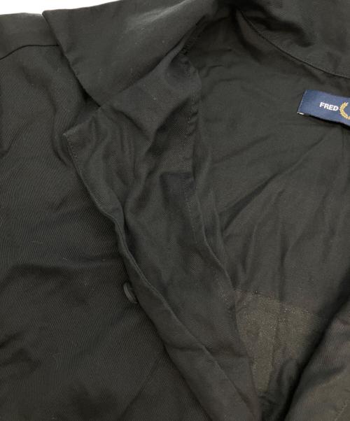 FRED PERRY（フレッドペリー）FRED PERRY (フレッドペリー) 半袖シャツ ブラック サイズ:Ｓの古着・服飾アイテム