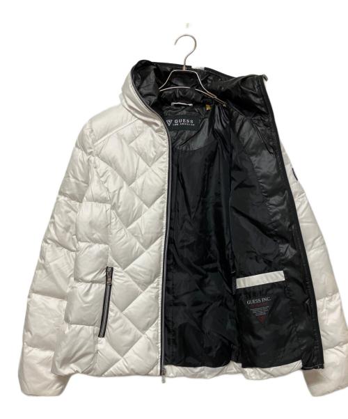 GUESS（ゲス）GUESS (ゲス) ダウンジャケット ホワイト サイズ:Lの古着・服飾アイテム