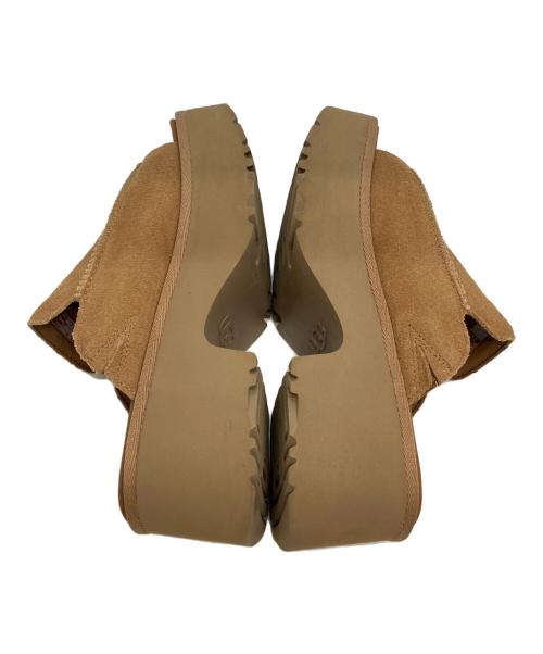 UGG（アグ）UGG (アグ) サンダル ベージュ サイズ:23の古着・服飾アイテム
