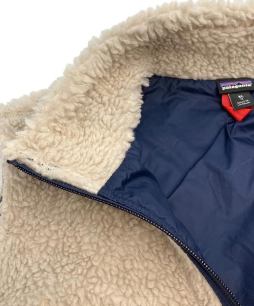 Patagonia（パタゴニア）Patagonia (パタゴニア) ボアベスト ホワイト×ネイビー サイズ:XLの古着・服飾アイテム