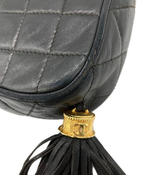 CHANEL（シャネル）CHANEL (シャネル) フリンジチェーンショルダーバッグ ブラックの古着・服飾アイテム