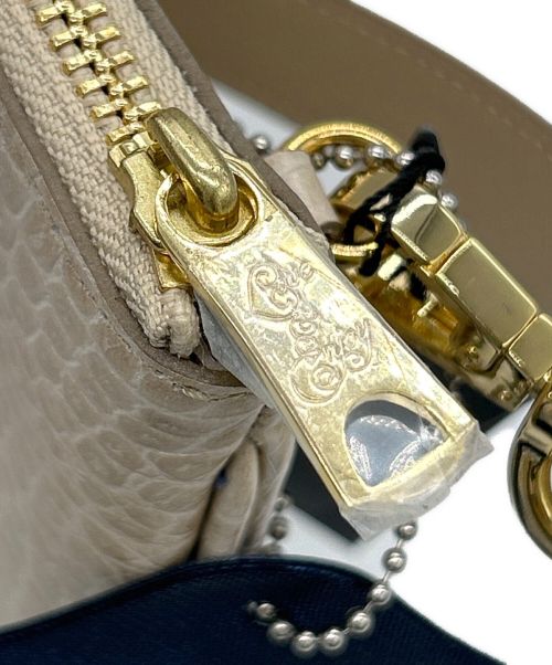 A.D.M.J.（エーディーエムジェイ）A.D.M.J. (エーディーエムジェイ) クロコ型押しショルダーバッグ ベージュ 未使用品の古着・服飾アイテム