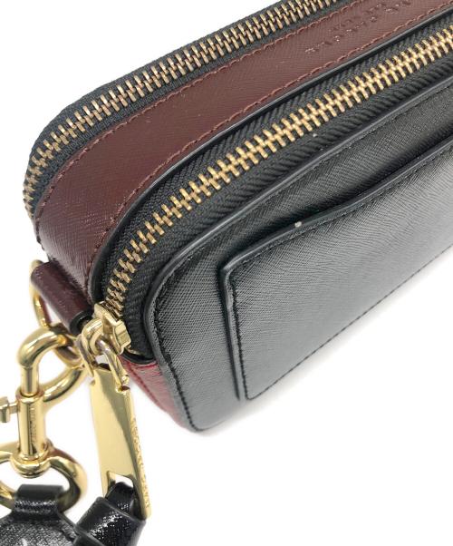MARC JACOBS（マークジェイコブズ）MARC JACOBS (マーク ジェイコブス) ショルダーバッグ ブラック×レッドの古着・服飾アイテム