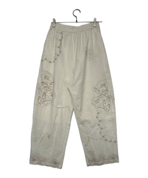 TSUHARU by samansa Mos2（ツハル バイ サマンサモスモス）TSUHARU by samansa Mos2 (ツハル バイ サマンサモスモス) くり抜きモチーフ刺繍パンツ オフホワイト サイズ:SIZE Free 未使用品の古着・服飾アイテム