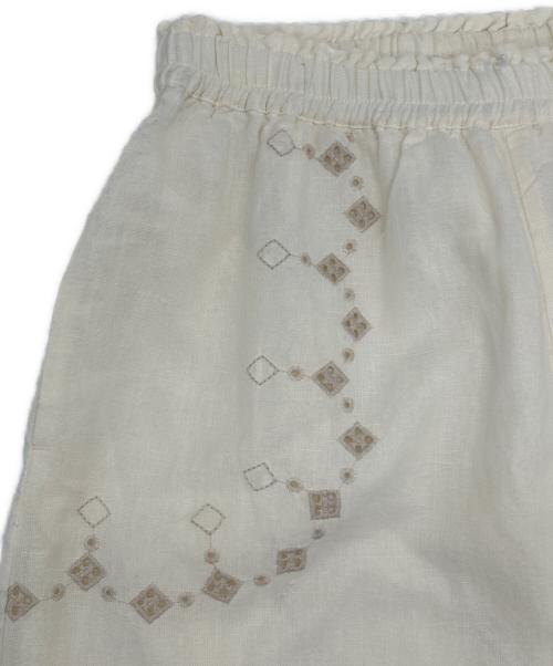 TSUHARU by samansa Mos2（ツハル バイ サマンサモスモス）TSUHARU by samansa Mos2 (ツハル バイ サマンサモスモス) くり抜きモチーフ刺繍パンツ オフホワイト サイズ:SIZE Free 未使用品の古着・服飾アイテム