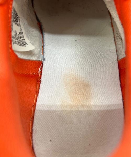 NIKE（ナイキ）NIKE (ナイキ) ローカットスニーカー ホワイト×オレンジ サイズ:SIZE 26cmの古着・服飾アイテム