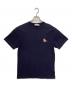 maison kitsune（メゾンキツネ）の古着「チラックスロゴ Tシャツ」｜ネイビー