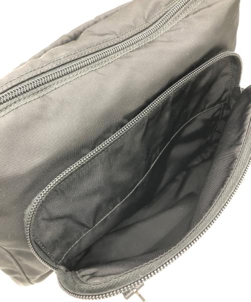 PRADA（プラダ）PRADA (プラダ) ナイロンショルダーバッグ ブラックの古着・服飾アイテム