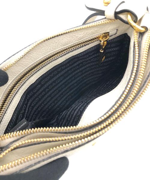 PRADA（プラダ）PRADA (プラダ) ショルダーバッグ ホワイトの古着・服飾アイテム