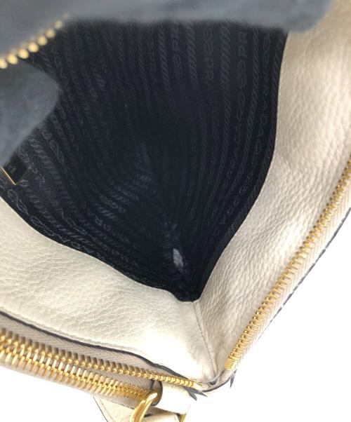 PRADA（プラダ）PRADA (プラダ) ショルダーバッグ ホワイトの古着・服飾アイテム