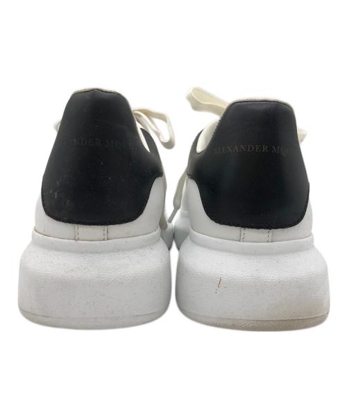 ALEXANDER McQUEEN（アレキサンダーマックイーン）ALEXANDER McQUEEN (アレキサンダーマックイーン) ローカットスニーカー ホワイト×ブラック サイズ:41 1/2の古着・服飾アイテム