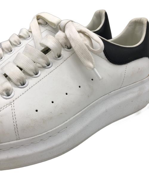 ALEXANDER McQUEEN（アレキサンダーマックイーン）ALEXANDER McQUEEN (アレキサンダーマックイーン) ローカットスニーカー ホワイト×ブラック サイズ:41 1/2の古着・服飾アイテム
