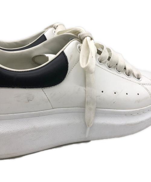 ALEXANDER McQUEEN（アレキサンダーマックイーン）ALEXANDER McQUEEN (アレキサンダーマックイーン) ローカットスニーカー ホワイト×ブラック サイズ:41 1/2の古着・服飾アイテム