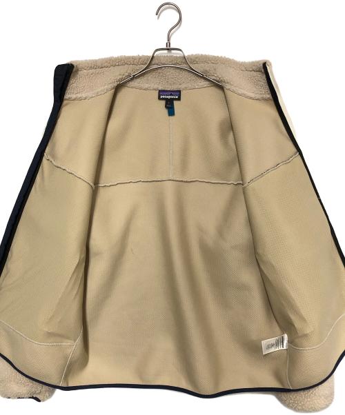 Patagonia（パタゴニア）Patagonia (パタゴニア) CLASSIC RETRO-X JACKET アイボリー×ネイビー サイズ:Ｌの古着・服飾アイテム