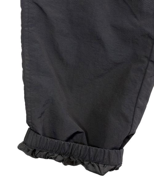 SUPREME（シュプリーム）Supreme (シュプリーム) side logo track pant（サイド・ロゴ・トラック・パンツ） ブラック×ホワイト サイズ:SIZE Mの古着・服飾アイテム