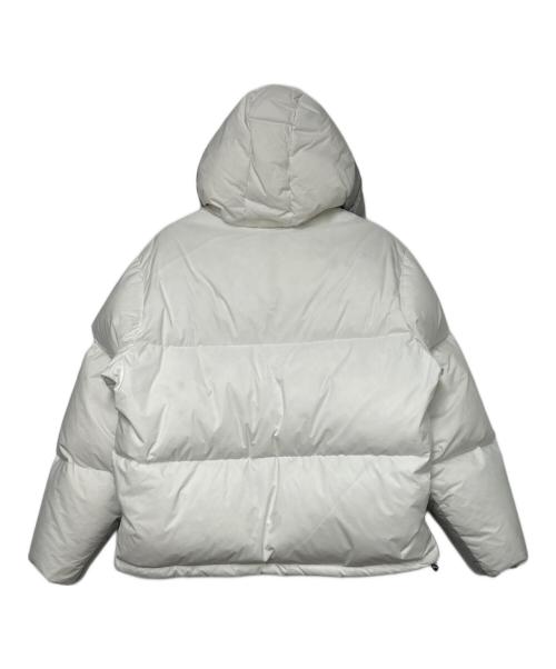 SUPREME（シュプリーム）SUPREME (シュプリーム) ダウンジャケット ホワイト×シルバー サイズ:SIZE Mの古着・服飾アイテム