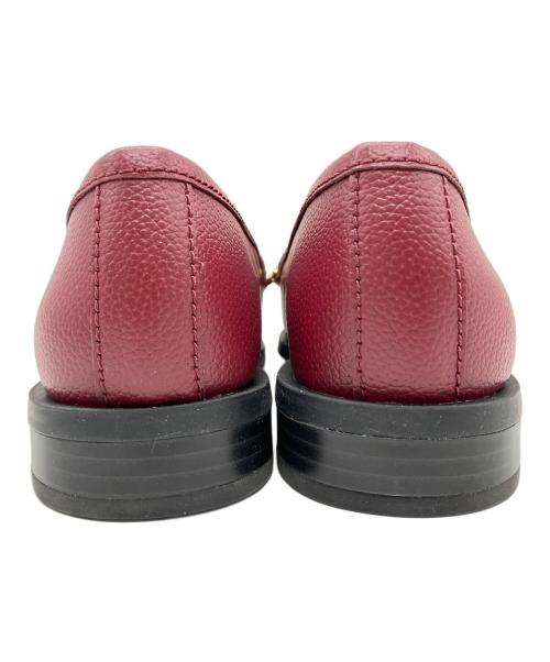 MICHAEL KORS（マイケル・コース）MICHAEL KORS (マイケル・コース) ローファー レッド×ゴールド サイズ:SIZE 6.5の古着・服飾アイテム