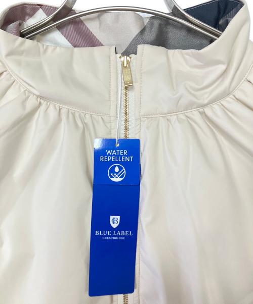 BLUE LABEL CRESTBRIDGE（ブルーレーベルクレストブリッジ）BLUE LABEL CRESTBRIDGE (ブルーレーベルクレストブリッジ) コンパクトパウダータフタブルゾン ベージュ サイズ:SIZE 38の古着・服飾アイテム