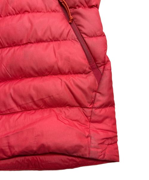ARC'TERYX（アークテリクス）ARC'TERYX (アークテリクス) ダウンジャケット レッド サイズ:SIZE Sの古着・服飾アイテム