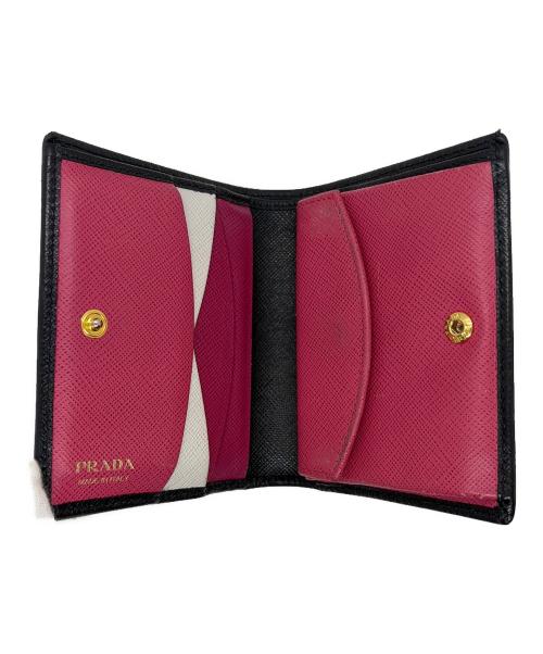 PRADA（プラダ）PRADA (プラダ) 2つ折り財布 ブラック×ピンクの古着・服飾アイテム