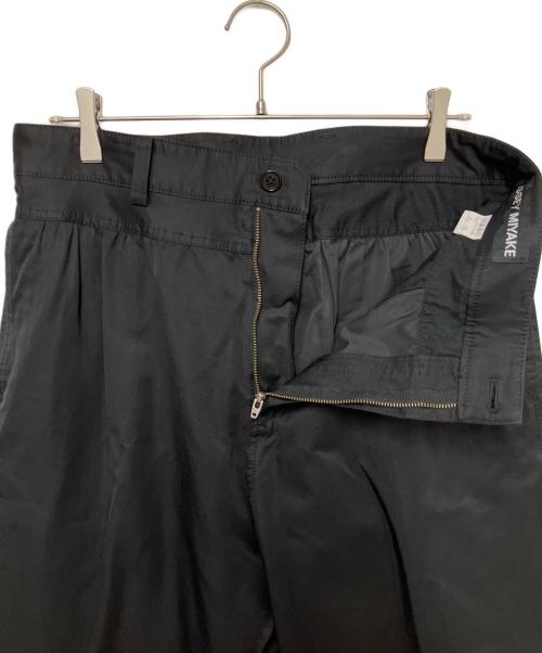ISSEY MIYAKE（イッセイミヤケ）ISSEY MIYAKE (イッセイミヤケ) コットンナイロンテーパードパンツ ブラック サイズ:SIZE 3の古着・服飾アイテム