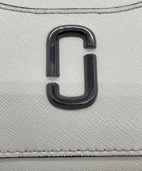 MARC JACOBS（マークジェイコブス）MARC JACOBS (マークジェイコブス) 2つ折り財布 ホワイト×ブラックの古着・服飾アイテム