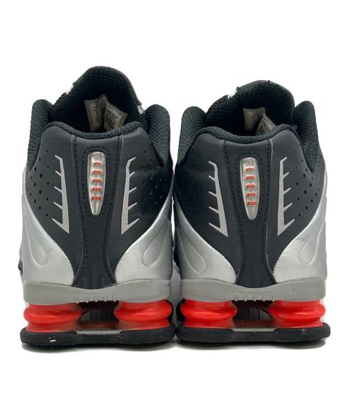 NIKE（ナイキ）NIKE (ナイキ) SHOX R4 METALLIC SILVER シルバー×ブラック サイズ:SIZE 28cmの古着・服飾アイテム