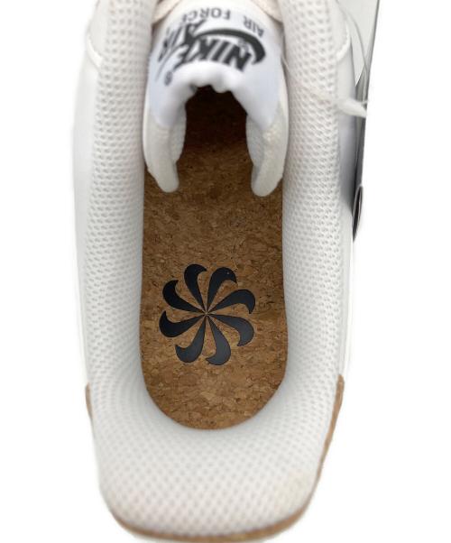 NIKE（ナイキ）NIKE (ナイキ) スニーカー ホワイト×ブラウン サイズ:29㎝ 未使用品の古着・服飾アイテム