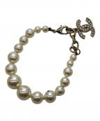 CHANELシャネル）の古着「ココマークフェイクパールブレスレット」