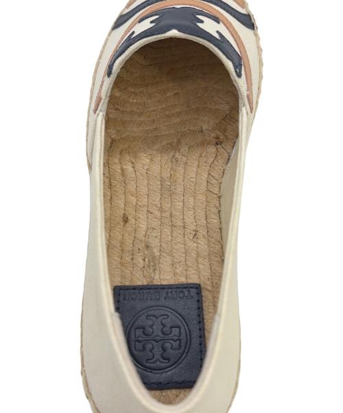 TORY BURCH（トリーバーチ）TORY BURCH (トリーバーチ) エスパドリーユ ホワイト×ネイビー サイズ:SIZE 7(24) 未使用品の古着・服飾アイテム