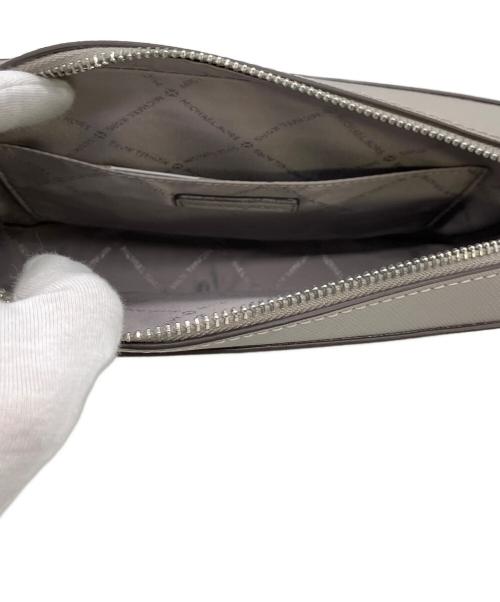 MICHAEL KORS（マイケル・コース）MICHAEL KORS (マイケル・コース) ショルダーバッグ グレー 未使用品の古着・服飾アイテム