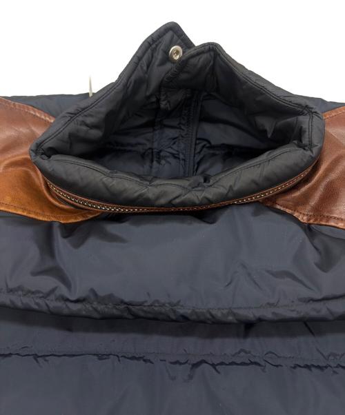 PRADA（プラダ）PRADA (プラダ) ダウンベスト ブラウン×ネイビー サイズ:SIZE 44(M)の古着・服飾アイテム