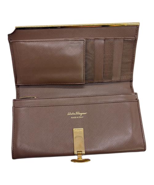 Salvatore Ferragamo（サルヴァトーレ フェラガモ）Salvatore Ferragamo (サルヴァトーレ フェラガモ) 長財布 ベージュの古着・服飾アイテム