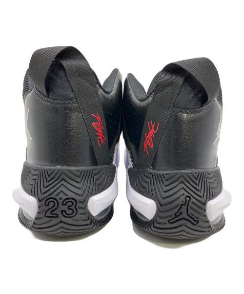 NIKE（ナイキ）NIKE (ナイキ) スニーカー ホワイト×ブラック サイズ:27cmの古着・服飾アイテム