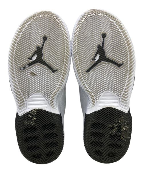 NIKE（ナイキ）NIKE (ナイキ) スニーカー ホワイト×ブラック サイズ:27cmの古着・服飾アイテム