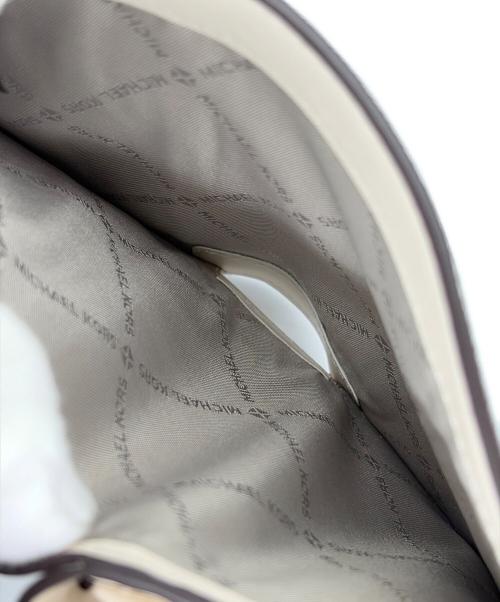 MICHAEL KORS（マイケル・コース）MICHAEL KORS (マイケル・コース) 2つ折り財布 グレー×ブラックの古着・服飾アイテム