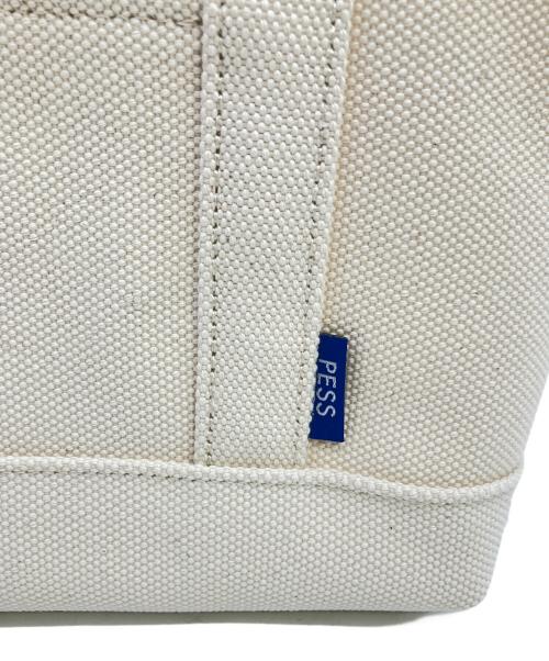 PESS（ペス）PESS (ペス) トートバッグ アイボリーの古着・服飾アイテム