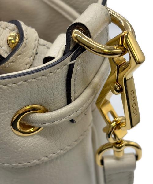 GUCCI（グッチ）GUCCI (グッチ) スモールバケットバッグ ホワイトの古着・服飾アイテム
