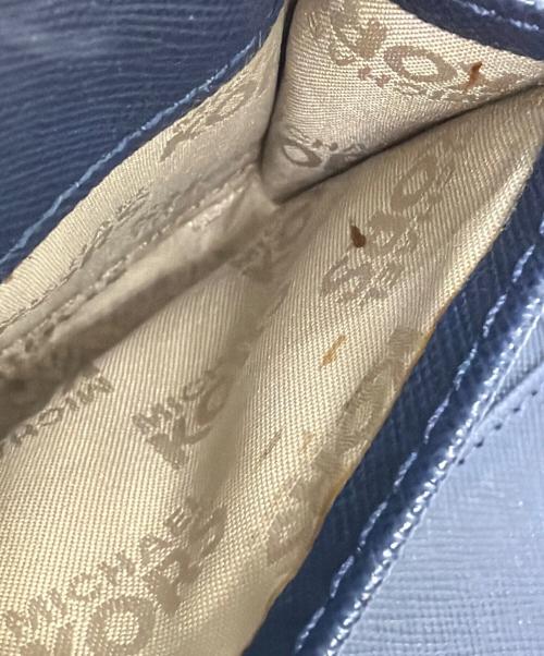 MICHAEL KORS（マイケル・コース）MICHAEL KORS (マイケル・コース) ラウンドファスナー財布 ホワイトの古着・服飾アイテム