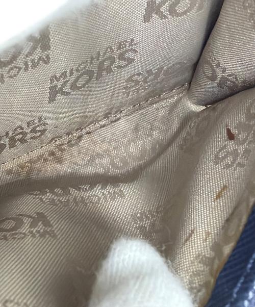 MICHAEL KORS（マイケル・コース）MICHAEL KORS (マイケル・コース) ラウンドファスナー財布 ホワイトの古着・服飾アイテム