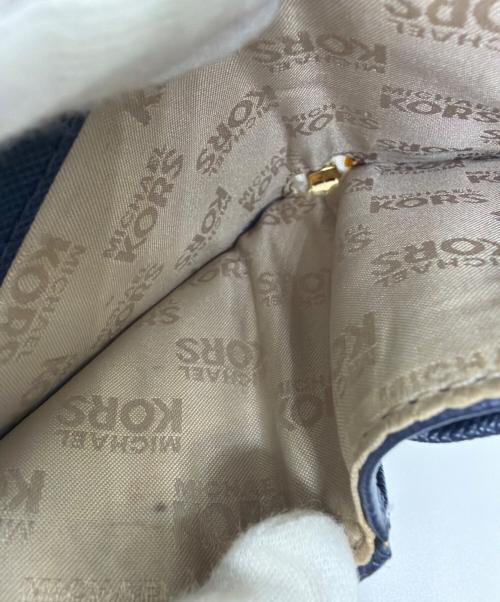 MICHAEL KORS（マイケル・コース）MICHAEL KORS (マイケル・コース) ラウンドファスナー財布 ホワイトの古着・服飾アイテム