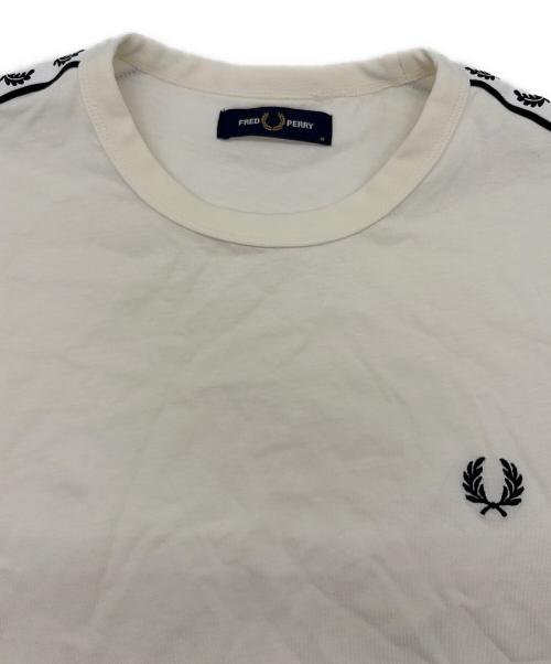 FRED PERRY（フレッドペリー）FRED PERRY (フレッドペリー) 半袖Tシャツ アイボリー サイズ:SIZE Mの古着・服飾アイテム