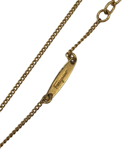 Salvatore Ferragamo（サルヴァトーレ フェラガモ）Salvatore Ferragamo (サルヴァトーレ フェラガモ) ガンチーニ 3Dネックレス ゴールドカラーの古着・服飾アイテム