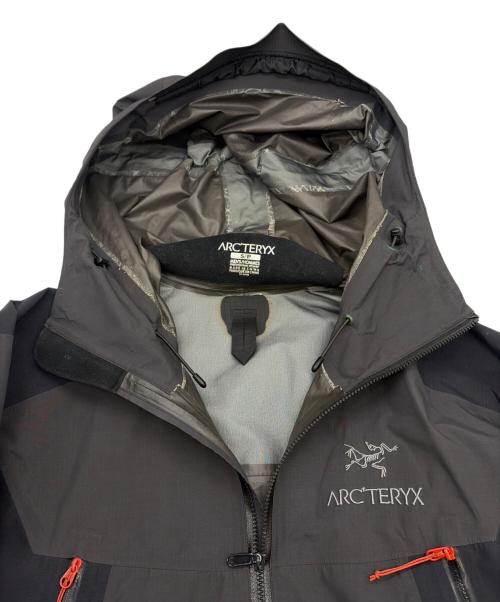 ARC'TERYX（アークテリクス）ARC'TERYX (アークテリクス) ナイロンジャケット グレー×ブラック サイズ:SIZE Sの古着・服飾アイテム